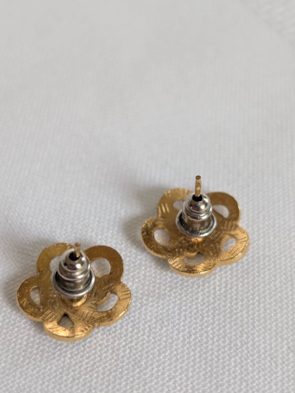 Vintage Gold Tone Cloisonné Flower Pattern Stud Earrings - Picture 7 of 7